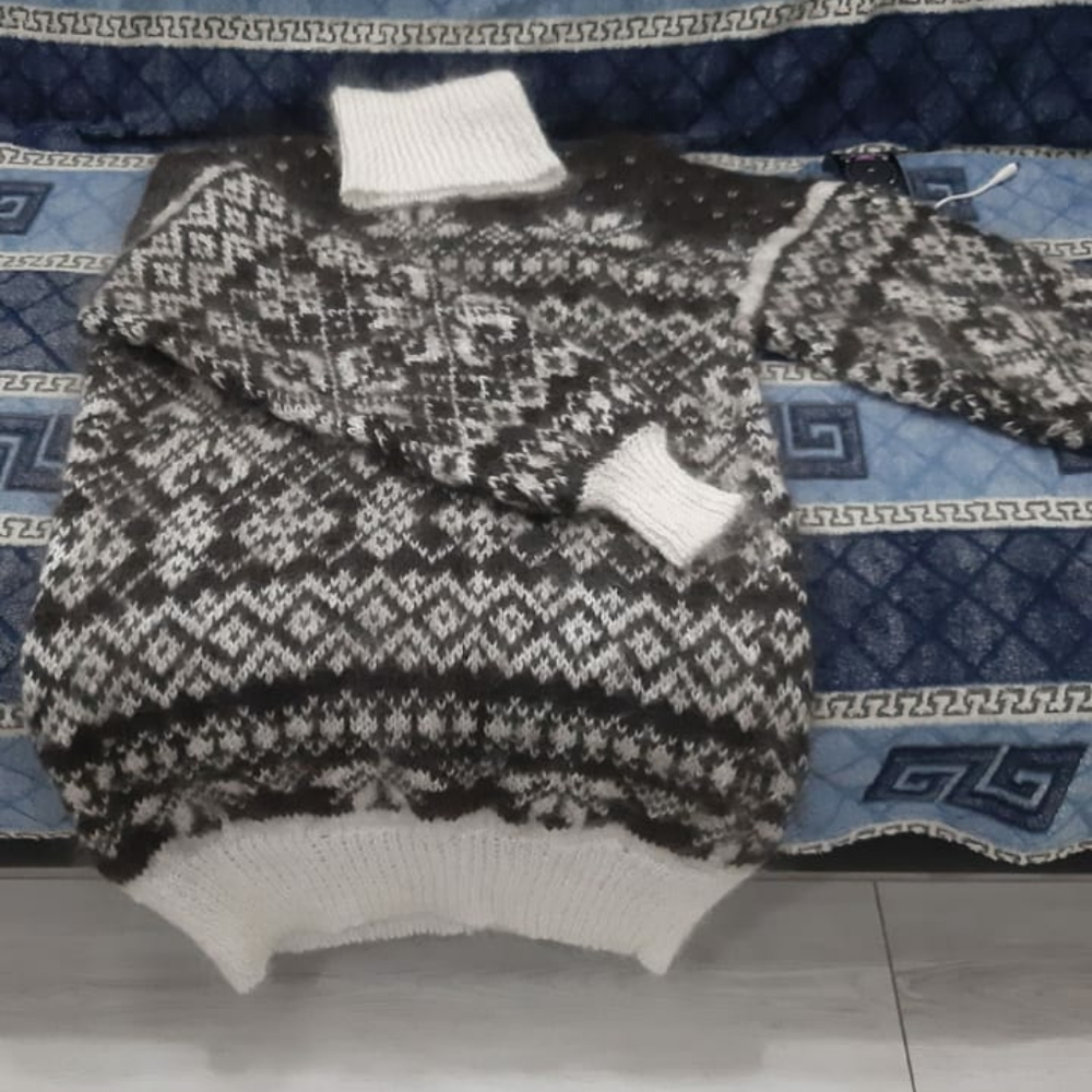 Sweater - Picture 4 of 4